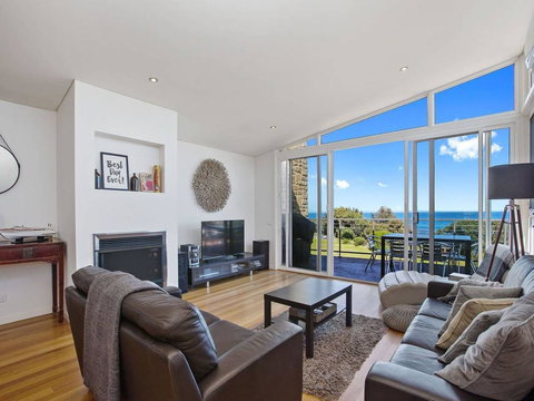 VILLA SARINA - Beautiful Villa In Skenes Creek - Sunshine Coast Tourism 3