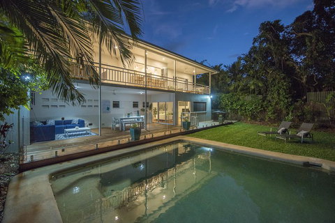 Villa Sorrento - Luxury Holiday Home - Holiday Sunshine Coast 2