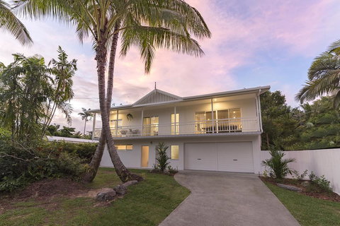 Villa Sorrento - Luxury Holiday Home - Holiday Sunshine Coast 0