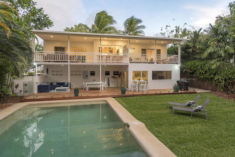 Villa Sorrento - Luxury Holiday Home - Holiday Sunshine Coast 1