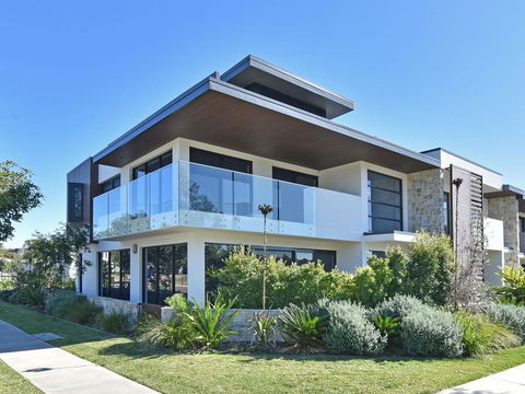 Villa Sorrento Waterside At Trinity Point - Sunshine Coast Tourism 0