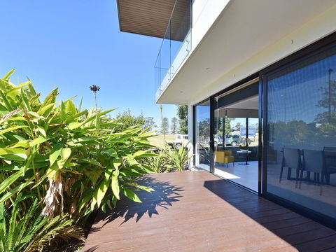 Villa Sorrento Waterside At Trinity Point - Sunshine Coast Tourism 2