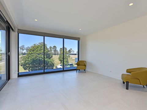 Villa Sorrento Waterside At Trinity Point - Sunshine Coast Tourism 3
