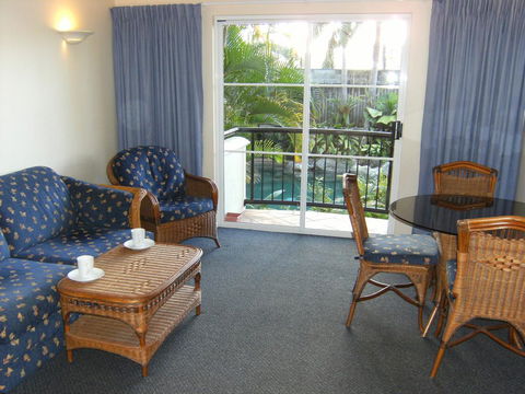 Villa Vaucluse Apartments - Sunshine Coast Tourism 1