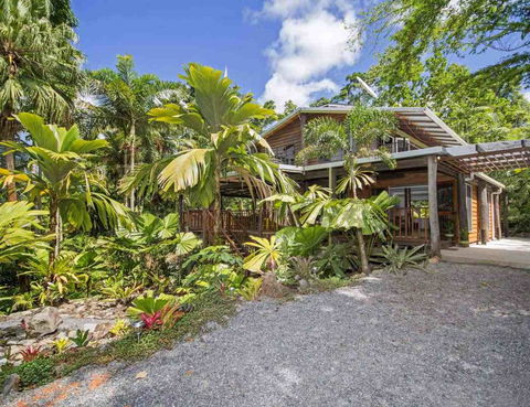 Villa Zena - Holiday Sunshine Coast 0