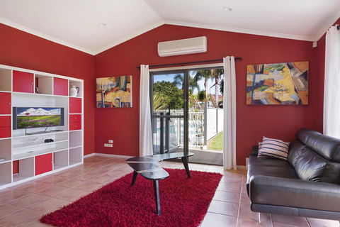 Village Drive 31 Ulladulla - Sunshine Coast Tourism 1