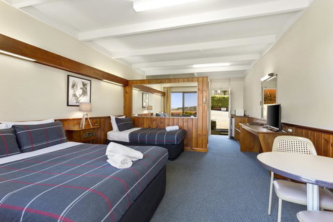 Village Family Motor Inn - Sunshine Coast Tourism 2