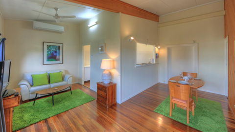 Village Stays Coldstream Gallery Apartment - Holiday Sunshine Coast 0