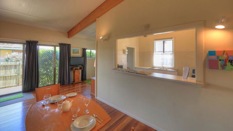 Village Stays Coldstream Gallery Apartment - Holiday Sunshine Coast 1