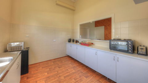 Village Stays Coldstream Gallery Apartment - Holiday Sunshine Coast 2