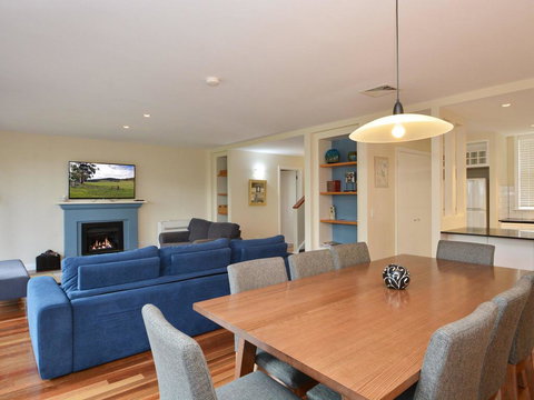 Villas Dodici (Sleeps 12) Resort Condos Located Within Cypress Lakes Resort (nothing Is More Central) - Holiday Sunshine Coast 3