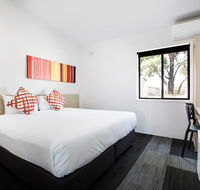 Villawood Hotel - Holiday Sunshine Coast