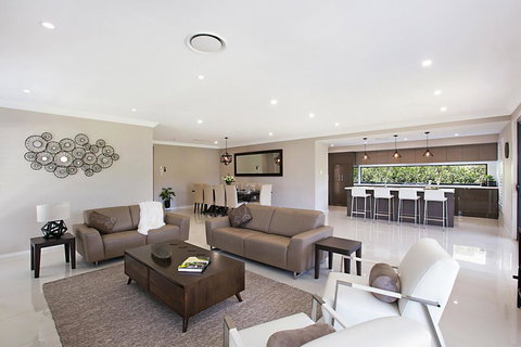 Vin De Vie - Holiday Sunshine Coast 1