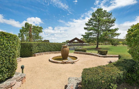 Vineyard Cottages - Sunshine Coast Tourism 1