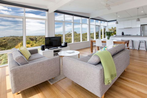Vision Ave - Holiday Sunshine Coast 0