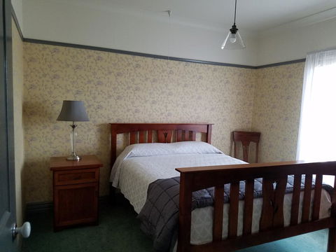 Wagga Wagga Country Cottages - Holiday Sunshine Coast 2
