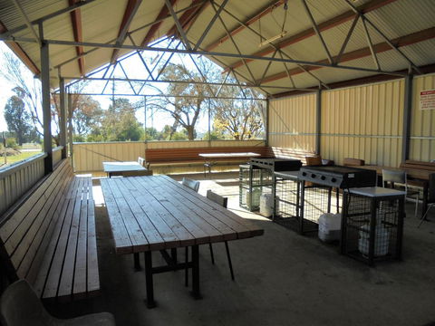 Wagga Wagga Tourist Park - Holiday Sunshine Coast 1