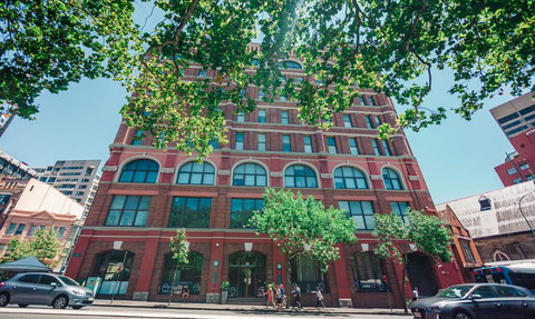 Wake Up! Sydney Central - Holiday Sunshine Coast 2