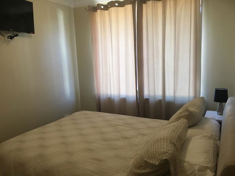 Wakeford St - Holiday Sunshine Coast 0