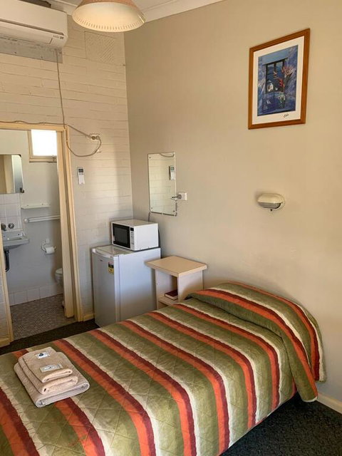 Walgett Motel - Sunshine Coast Tourism 1