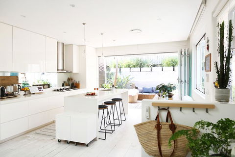 Walk To Beach From This Stylish Bronte Oasis W AC, Wifi And Free Parking - Sunshine Coast Tourism 1