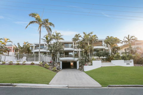 Walk To The Beach, Sunshine Beach - Holiday Sunshine Coast 0