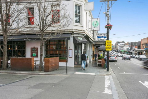 Walk To The MCG, The Tan, Botanic Gardens & Train - Holiday Sunshine Coast 3