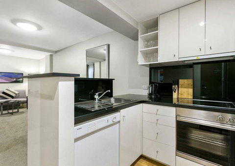 Walk To The MCG, The Tan, Botanic Gardens & Train - Holiday Sunshine Coast 1