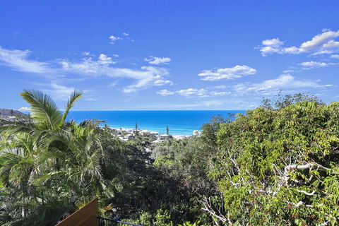 Walking On Sunshine - Holiday Sunshine Coast 1