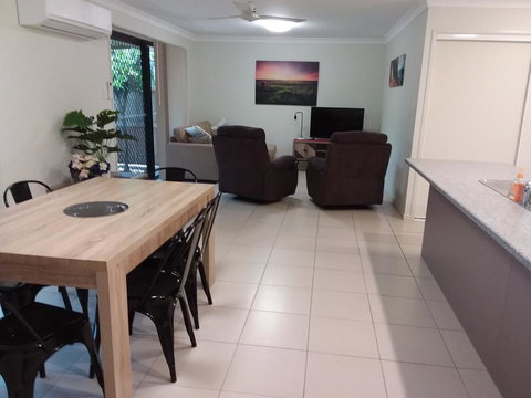 Waratah And Wattle Apartments - Holiday Sunshine Coast 0