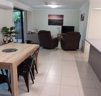 Waratah and Wattle Apartments - Holiday Sunshine Coast