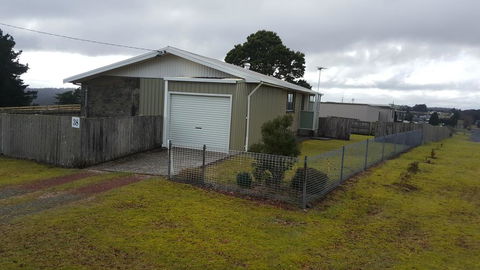 Waratah Falls Holiday Unit - Sunshine Coast Tourism 3