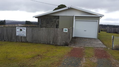 Waratah Falls Holiday Unit - Sunshine Coast Tourism 1