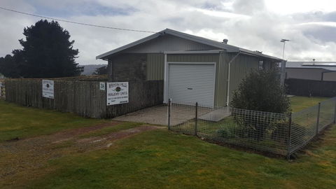 Waratah Falls Holiday Unit - Sunshine Coast Tourism 0