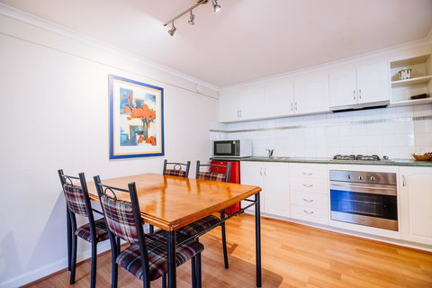 Warburton Lodge - Holiday Sunshine Coast 3