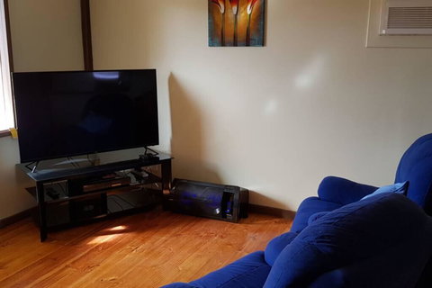 Warmont Apartments Self Contained Home - Holiday Sunshine Coast 2