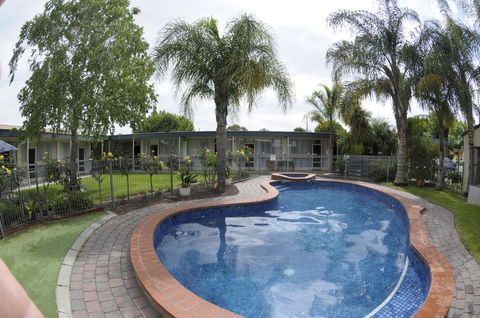 Warrina Motor Inn - Sunshine Coast Tourism 0