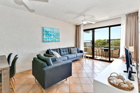 Warroo Apartments - Sunshine Coast Tourism 3