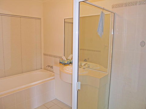 Water View House @ Orient Point - Sunshine Coast Tourism 3