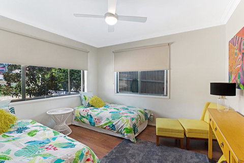 Waterfront At Sunset Boulevard, 26 Sunset Boulevard - Sunshine Coast Tourism 1