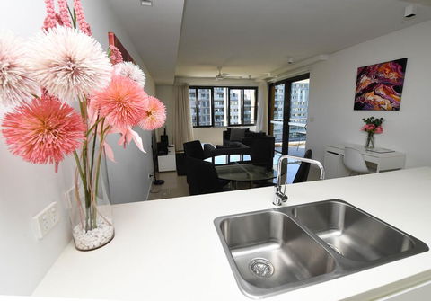 WATERFRONT DARWIN TROPICAL DELIGHT - Holiday Sunshine Coast 0