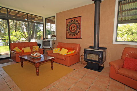 Waterfront Delight On Cater - Holiday Sunshine Coast 2