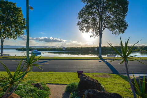 Waterfront Family House - Sunshine Coast Tourism 1