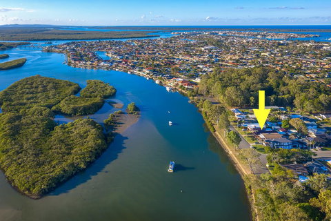 Waterfront Family House - Sunshine Coast Tourism 2