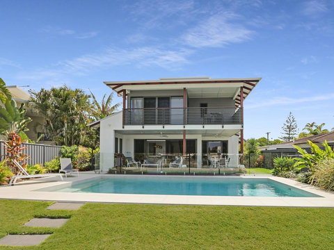 WATERFRONT HOME BORDERING MOOLOOLABA - Holiday Sunshine Coast 0