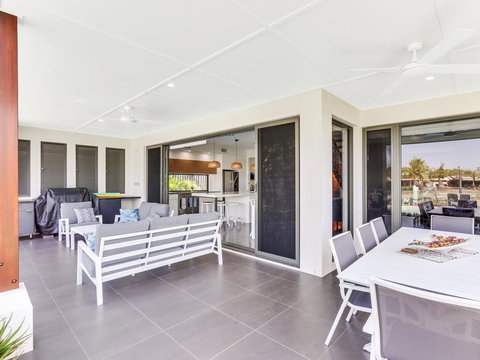 WATERFRONT HOME BORDERING MOOLOOLABA - Holiday Sunshine Coast 2