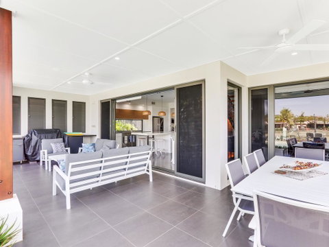 WATERFRONT HOME BORDERING MOOLOOLABA - Sunshine Coast Tourism 2
