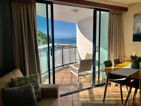 Waterfront Resort, Perfect For A Couples Getaway! - Sunshine Coast Tourism 3
