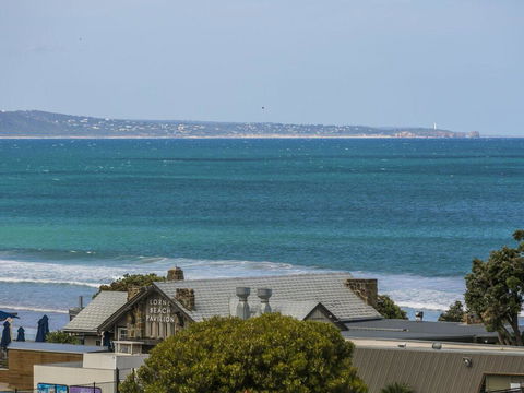 WATERFRONT THREE- In The Heart Of Lorne - Sunshine Coast Tourism 3