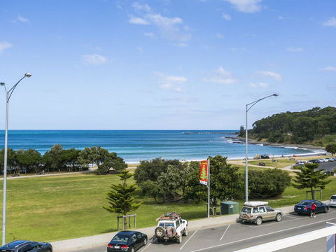 WATERFRONT THREE- In The Heart Of Lorne - Sunshine Coast Tourism 2